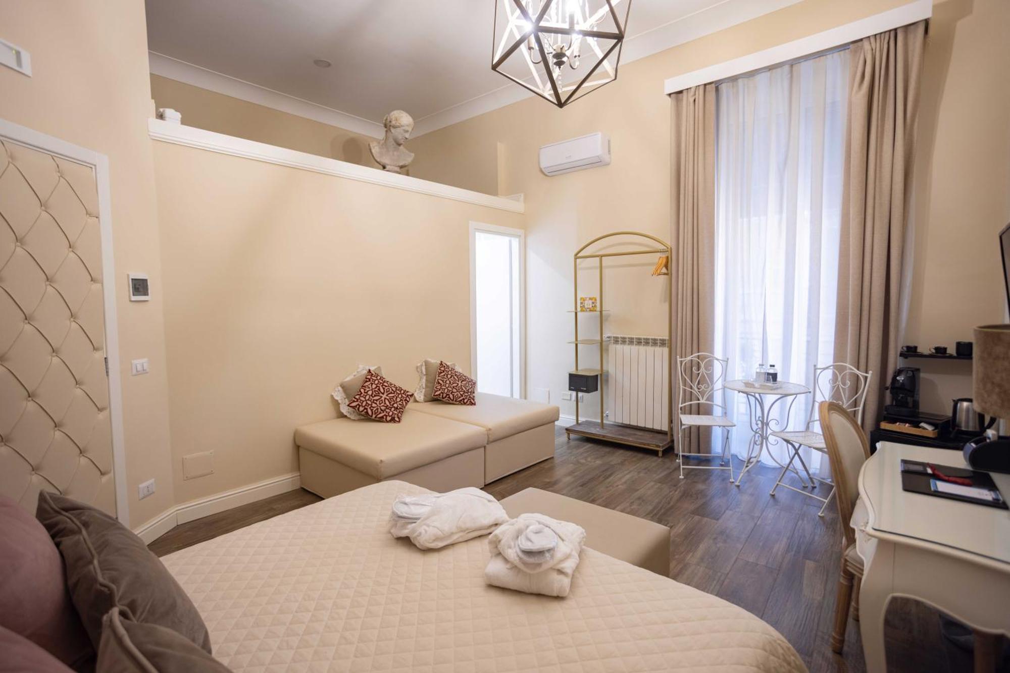 Domus Deorum Deluxe 2* Napoli
