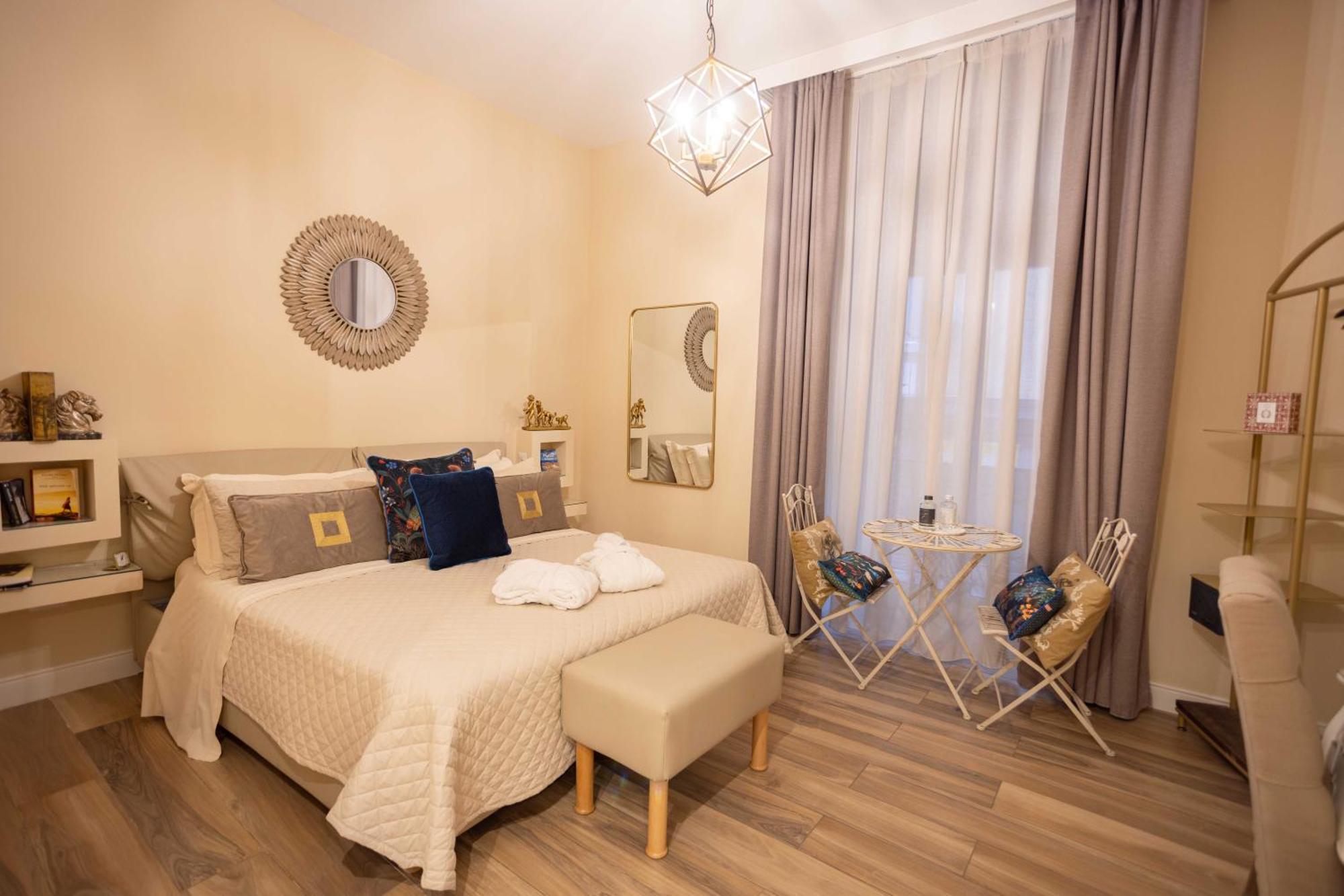 Domus Deorum Deluxe 2* Napoli