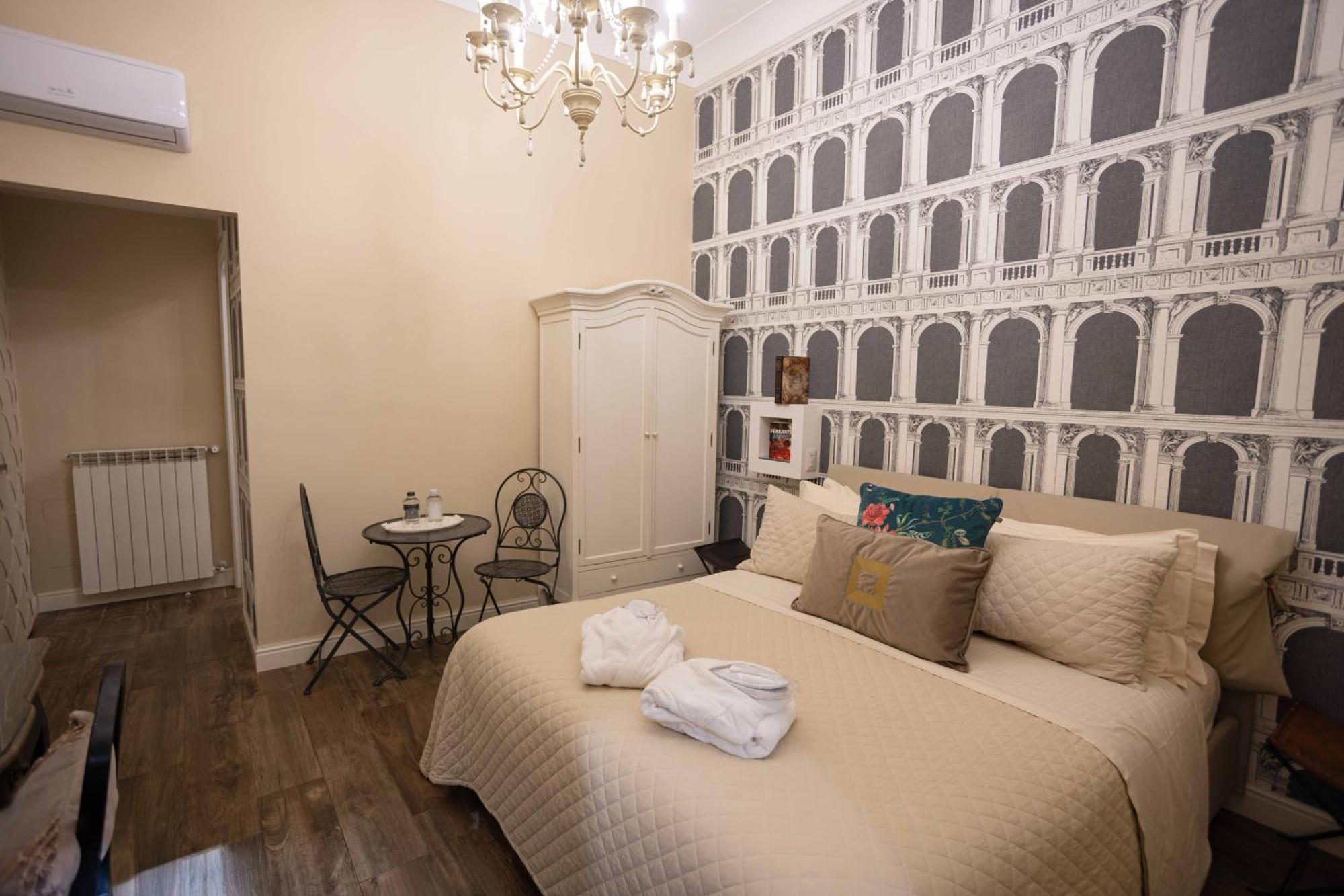 Domus Deorum Deluxe 2* Napoli